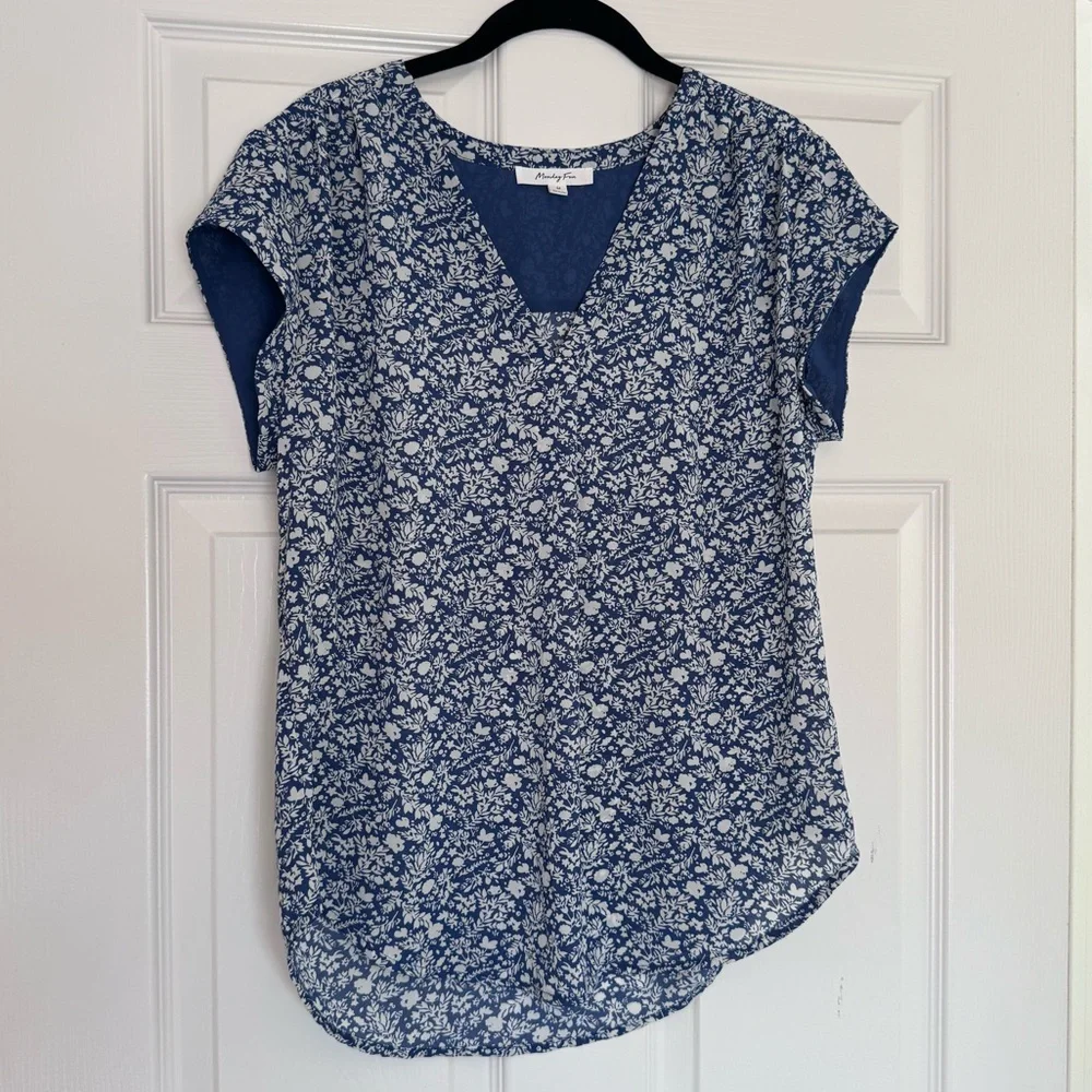 Patterned Blouse - Picture 8 of 10